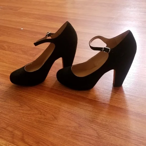 Crown Vintage Mary Jane Heels - Picture 3 of 4